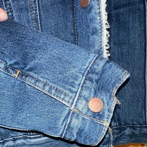Levi’s Signature Trucker Sherpa lined denim jacket SZ L - Picture 5 of 16